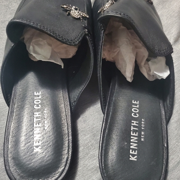 Kenneth Cole Bee Slip On Shoes - Picture 3 of 4